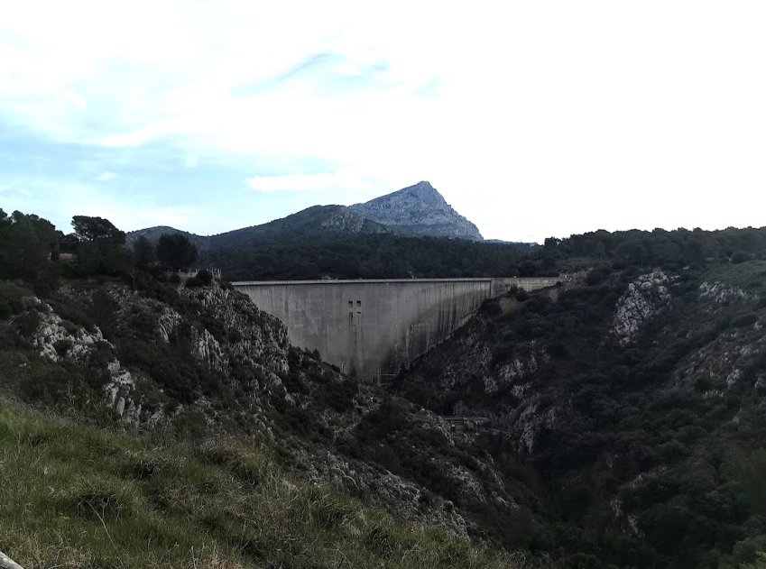 Barrage et Croix de Provence Barrage et Croix de Provence